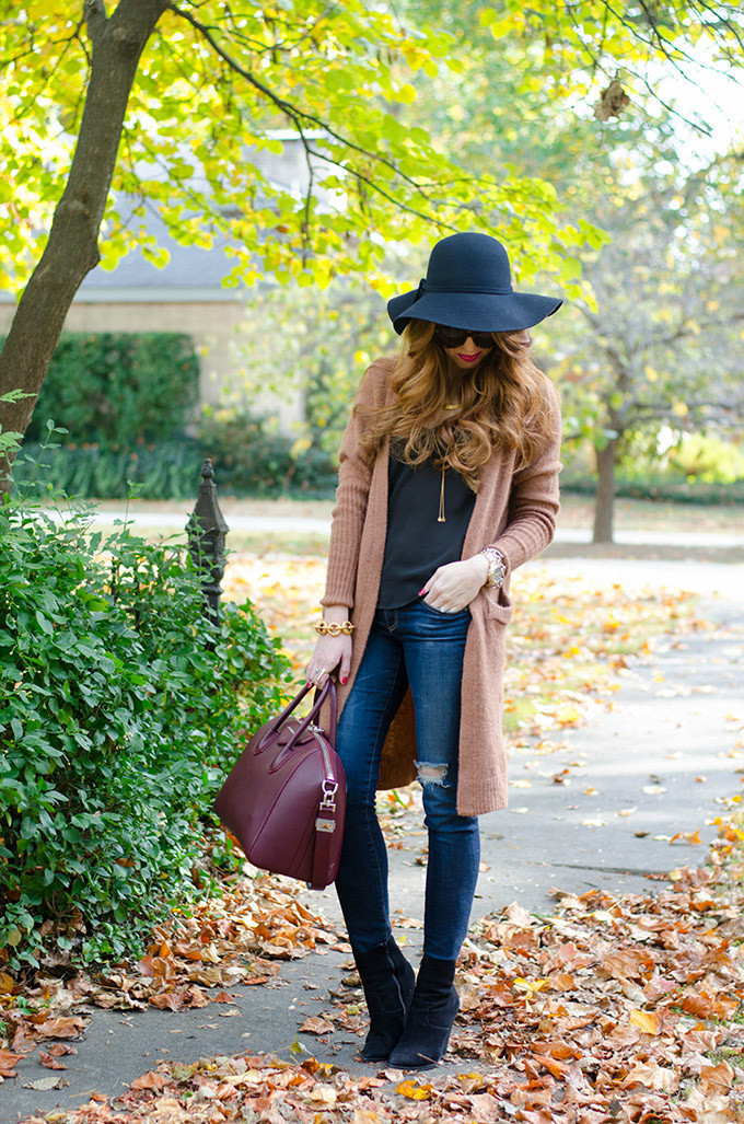 duster-and-a-floppy-hat